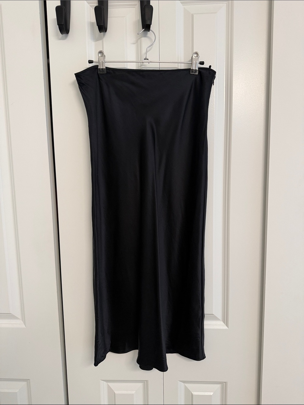 Aritzia Wilfred 100% Silk Midi Skirt Black - size 8